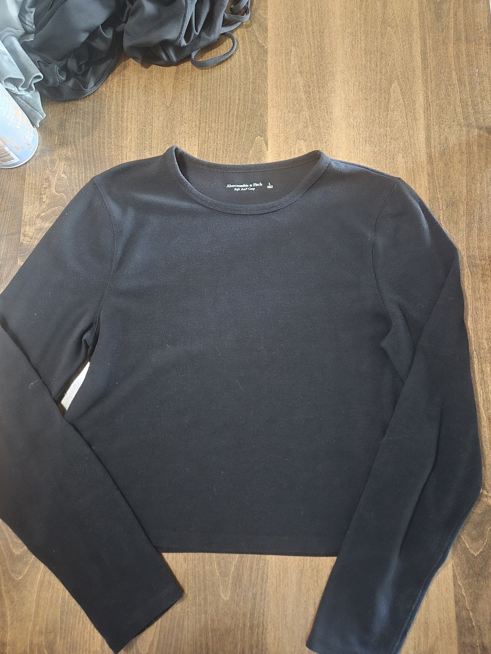 Abercrombie & Fitch Soft AF Waist Length Long Sleeve Shirt